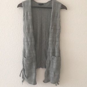 Sleeveless sweater top